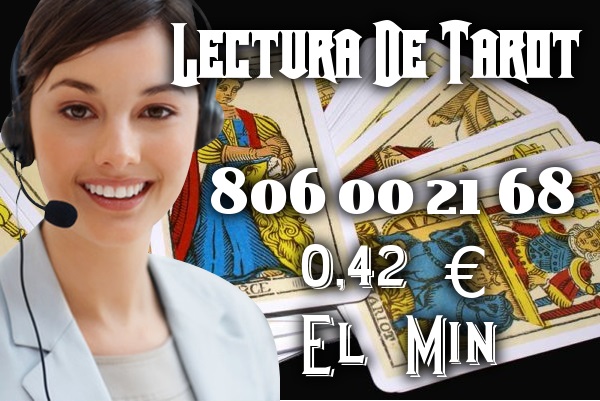 depositphotos_79436016-stock-photo-fortuneteller-during-session-with-tarot