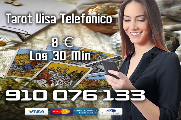 diseño-de-tarjetas-lectura-tarot-en-la-tabla-concepto-esotérico-y-astrología-foto-alta-calidad-206557223